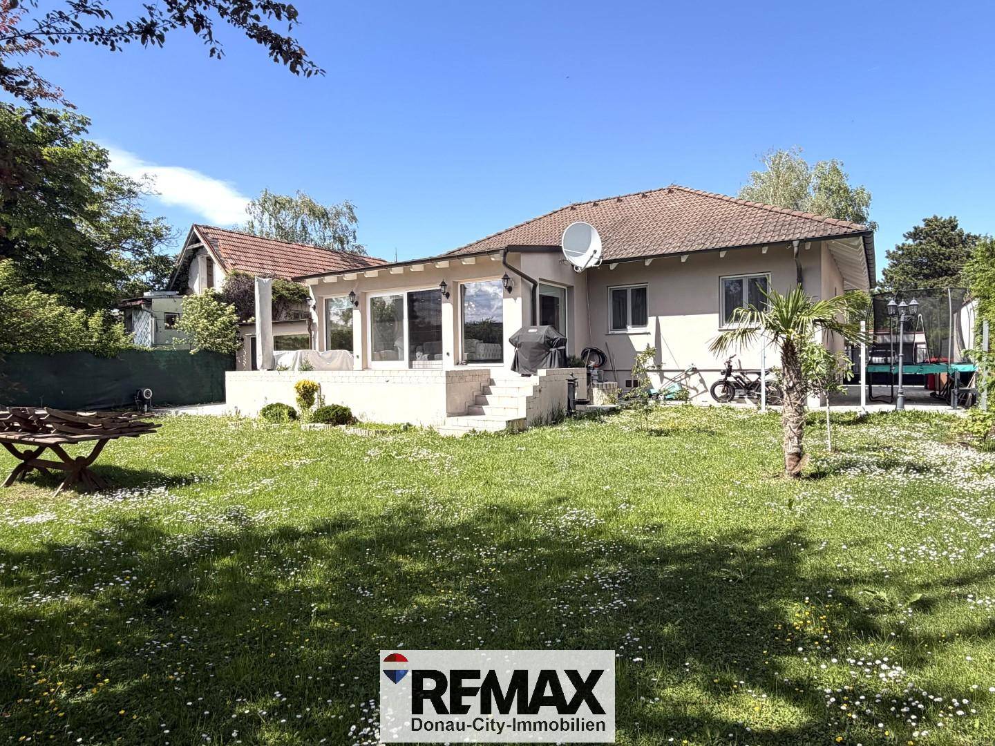 Sanierter Bungalow mit Garten und Terrasse