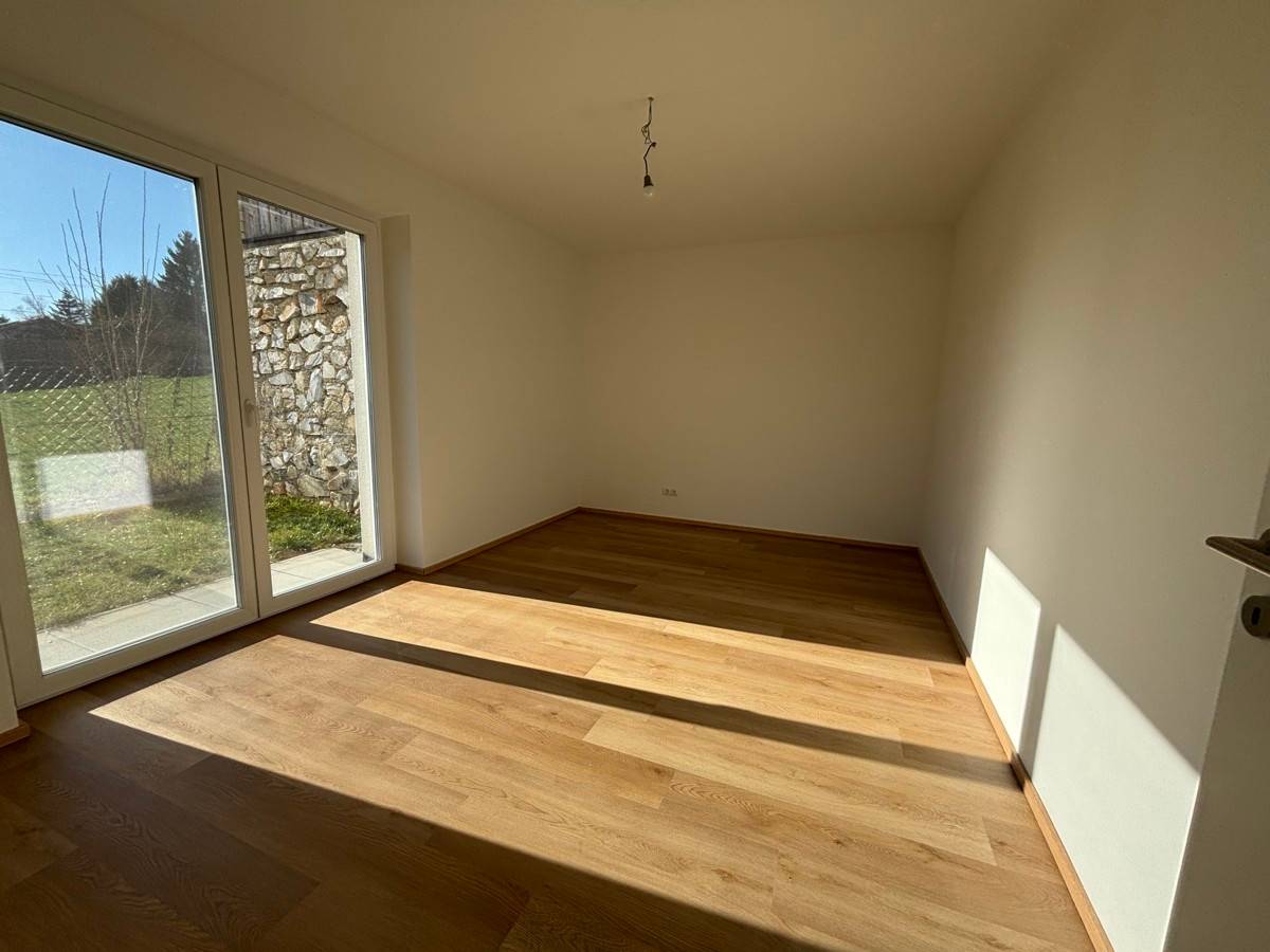 Wohnung mit Eigengarten und Erstbezug