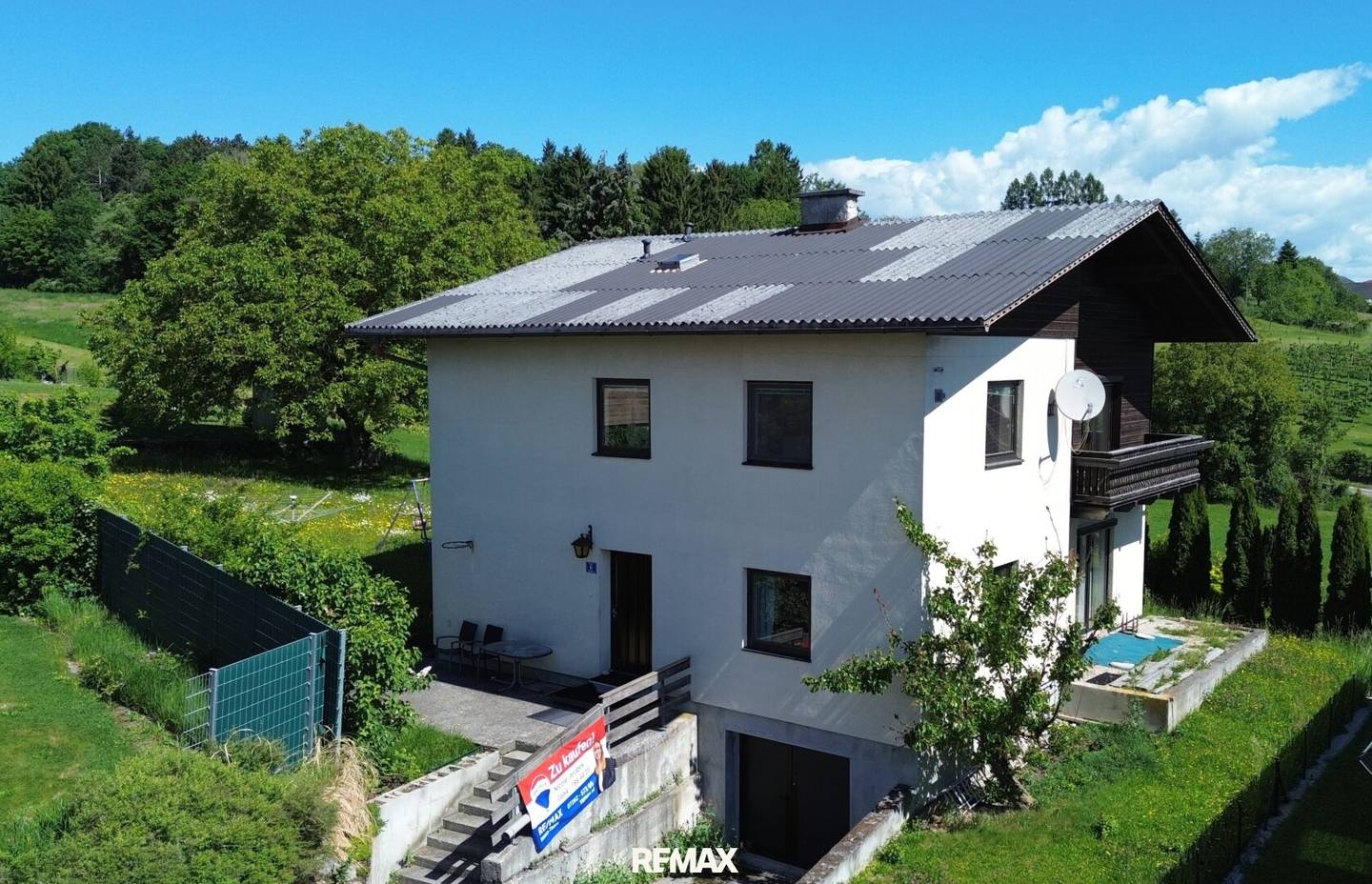 Einfamilienhaus mit Balkon und Garage in ruhiger Lage