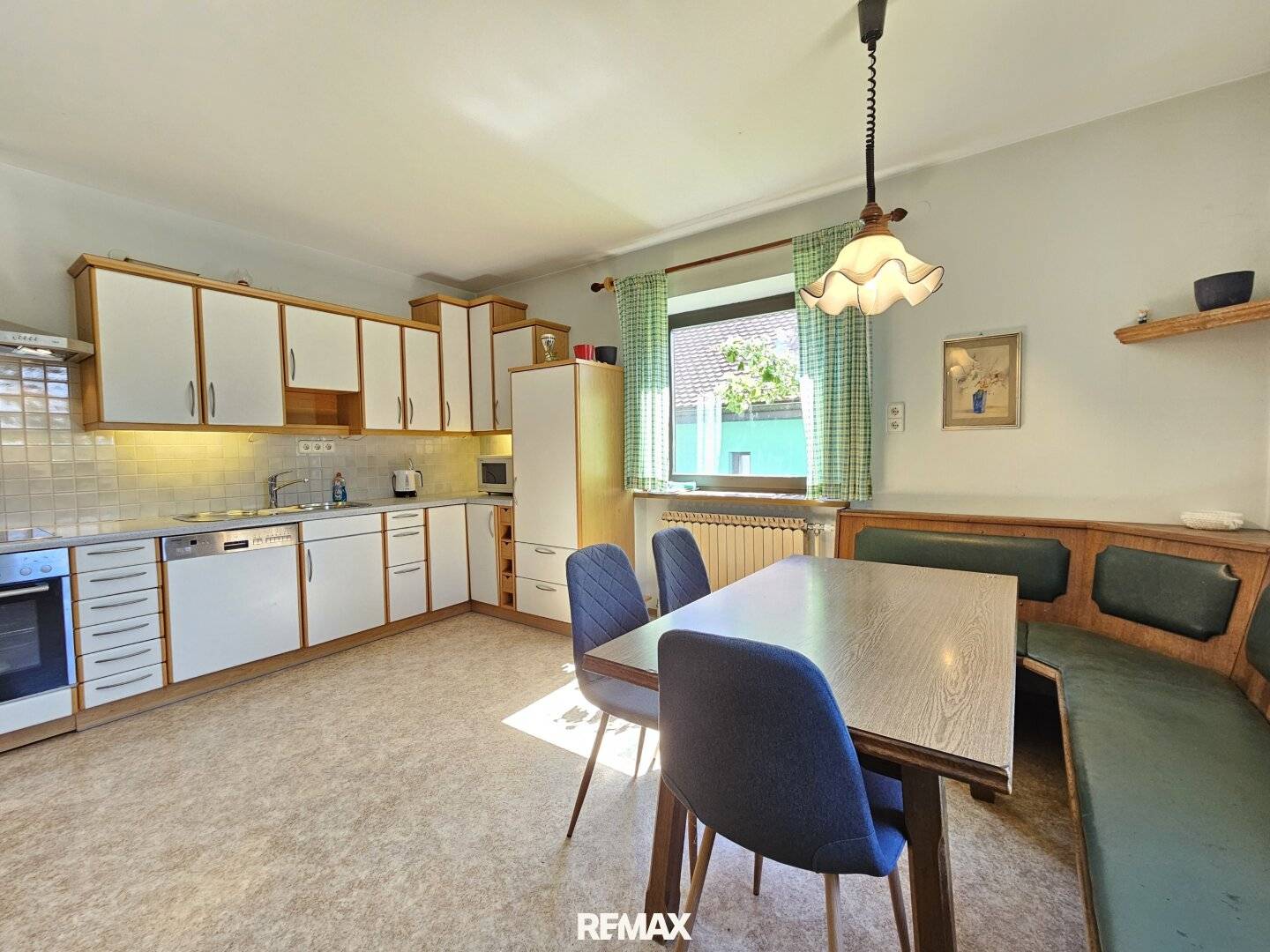 Einfamilienhaus mit Balkon und Garage in ruhiger Lage