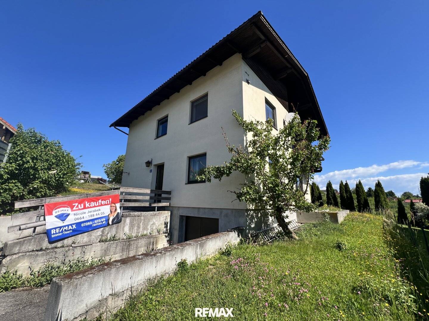 Einfamilienhaus mit Balkon und Garage in ruhiger Lage