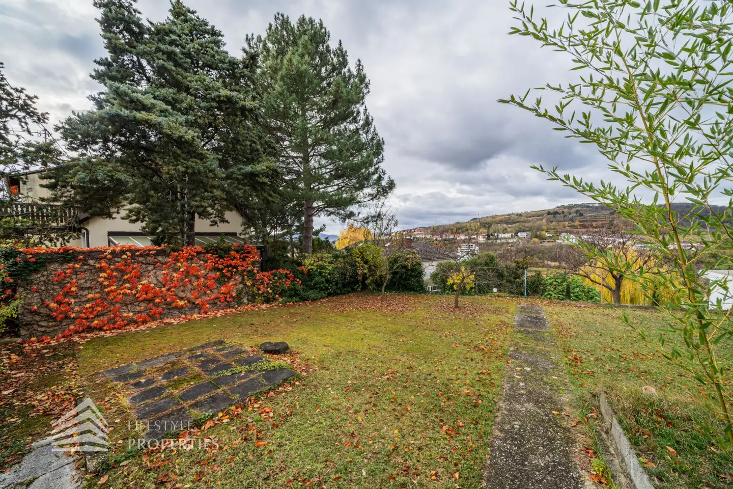 Unique plot of land with approved construction project in a quiet location near Wachau