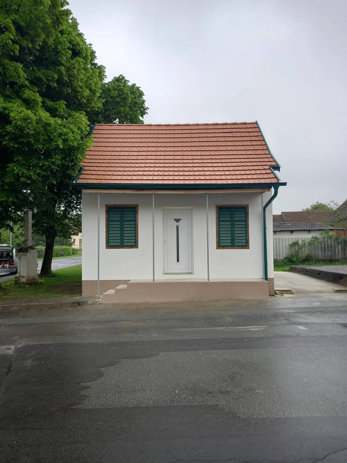Sanierungsbedürftiges Haus mit Loggia in Strem
