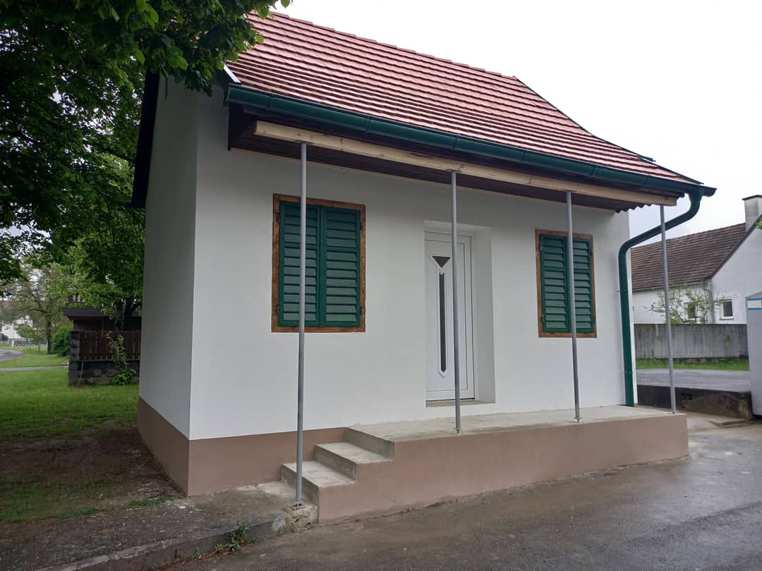 House in Need of Renovation with Loggia in Strem