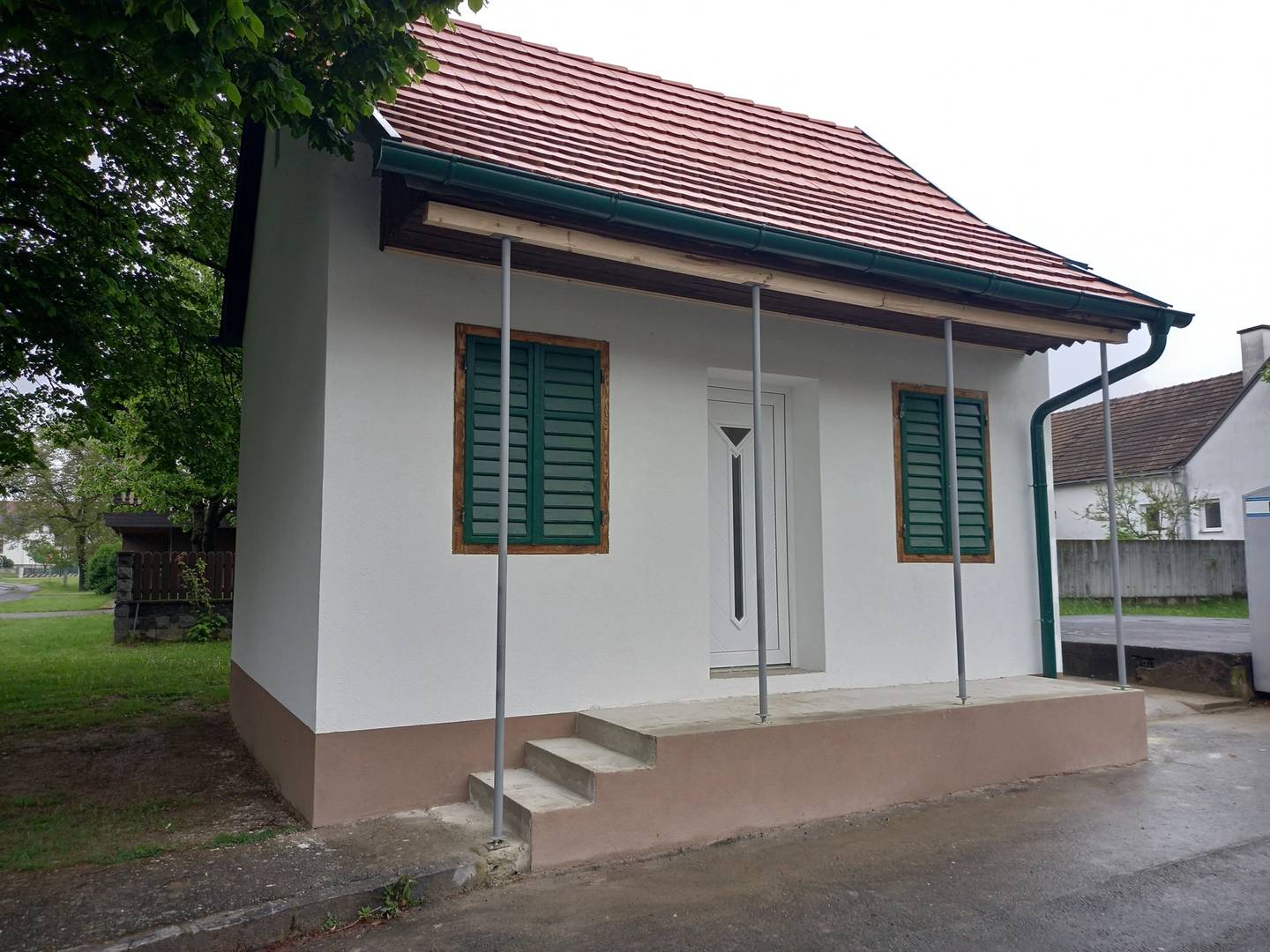 Sanierungsbedürftiges Haus mit Loggia in Strem