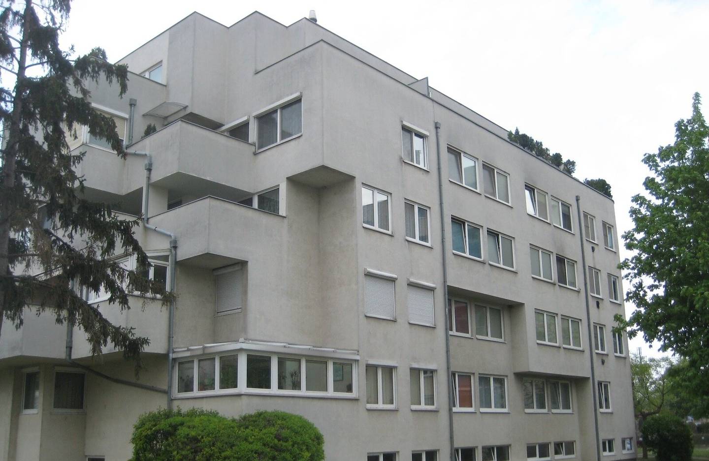 Koloniestraße 12 | Stack parking