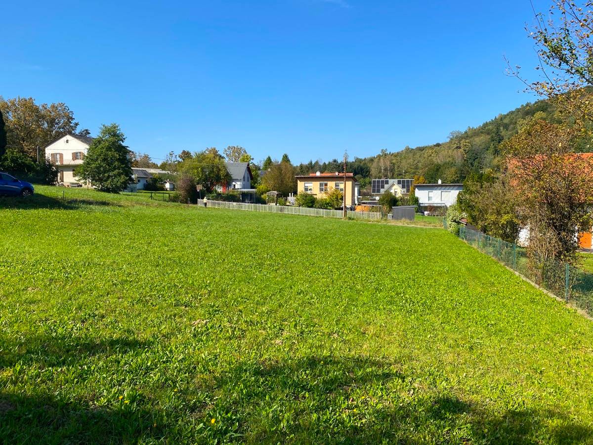 Sonniges Grundstück in ruhiger Lage