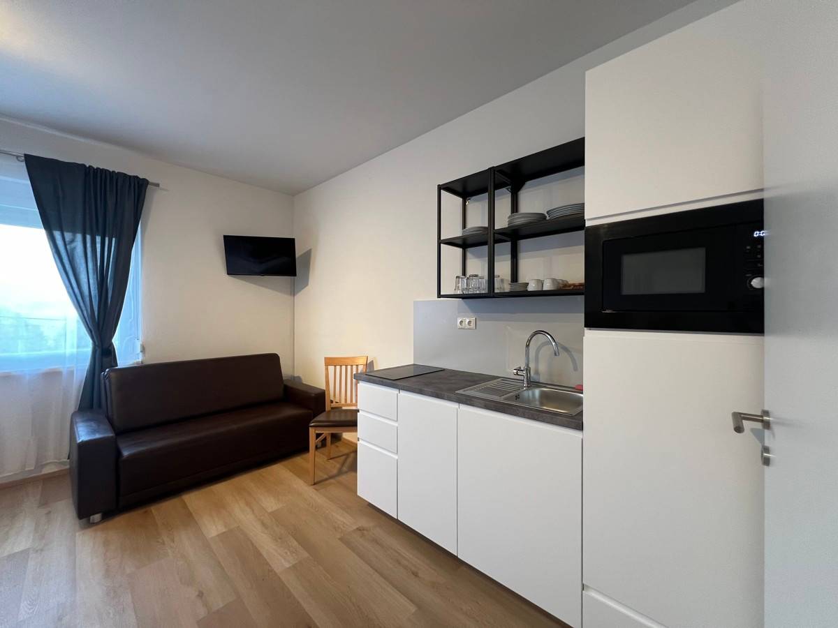 Saniertes Wohn und Gewerbeobjekt mit Terrassen und Parkplätzen