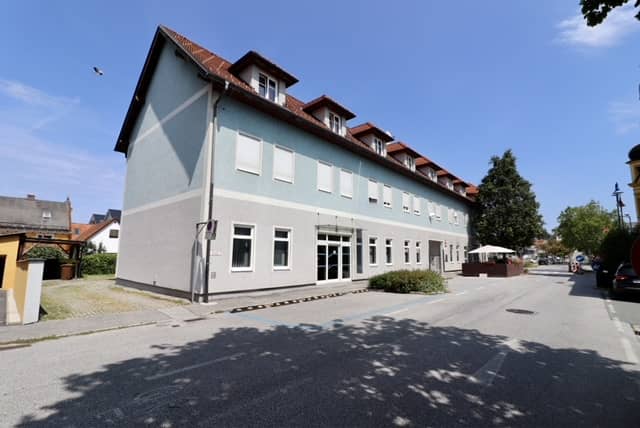Bürofläche in zentraler Lage mit Parkplätzen