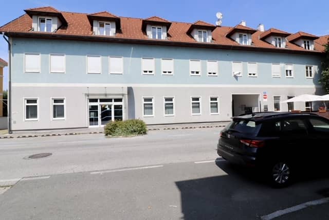 Bürofläche in zentraler Lage mit Parkplätzen