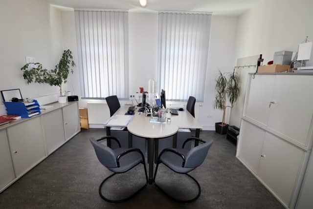 Bürofläche in zentraler Lage mit Parkplätzen