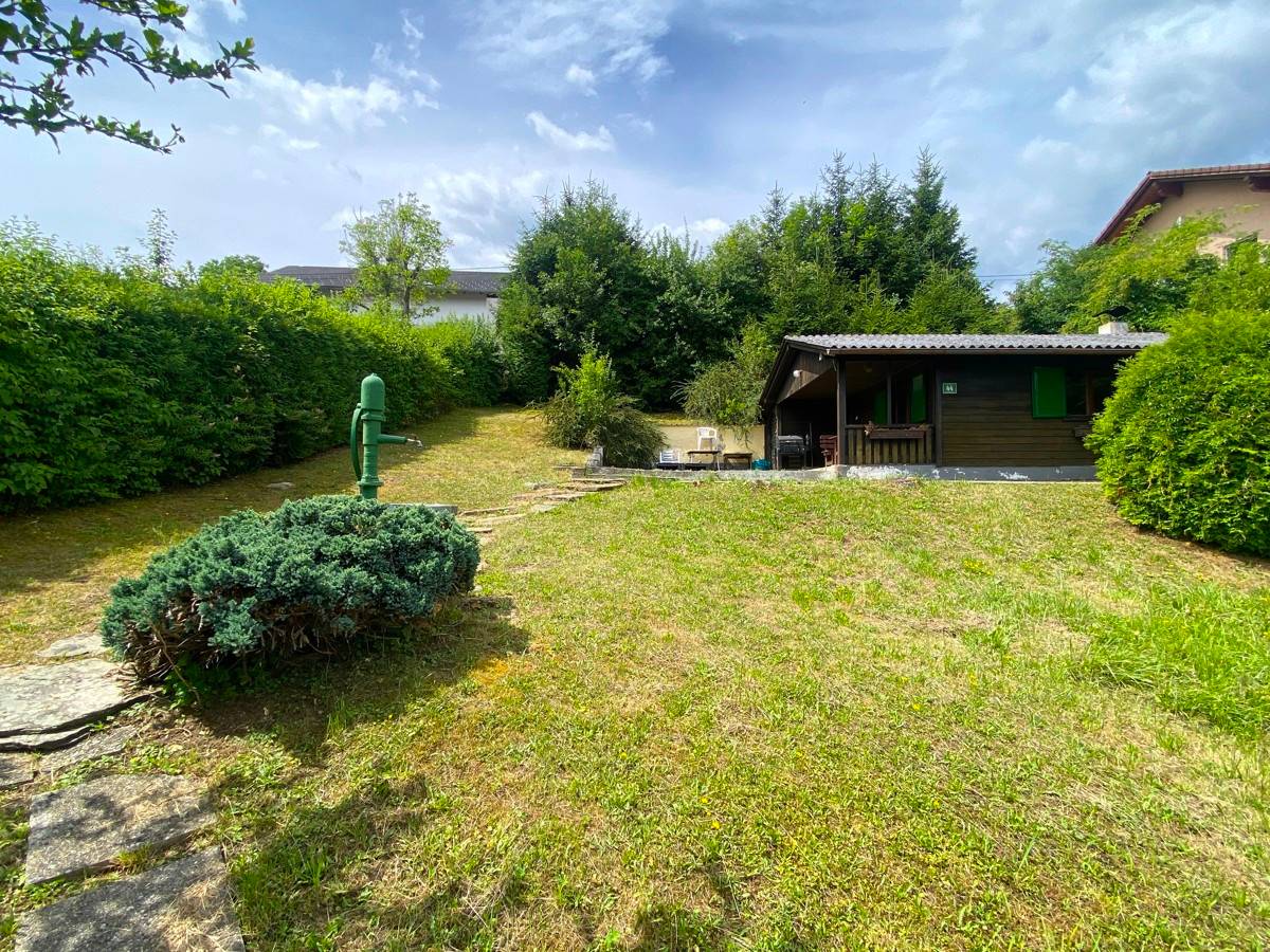 Großzügiges Grundstück mit Gartenhaus in Mantscha