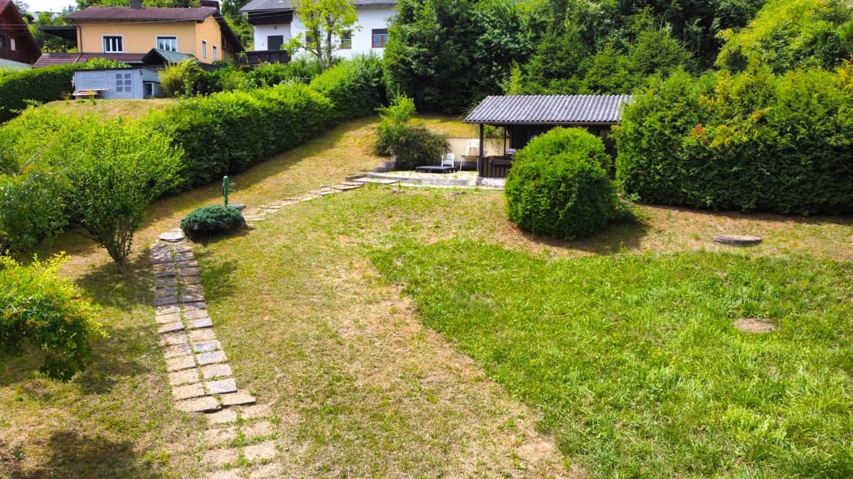 Großzügiges Grundstück mit Gartenhaus in Mantscha