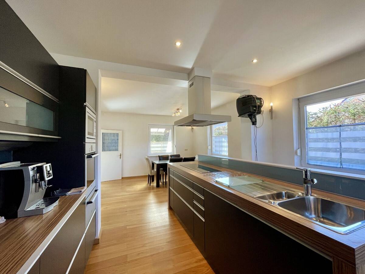 Einfamilienhaus mit Ausbaupotenzial und Doppelgarage