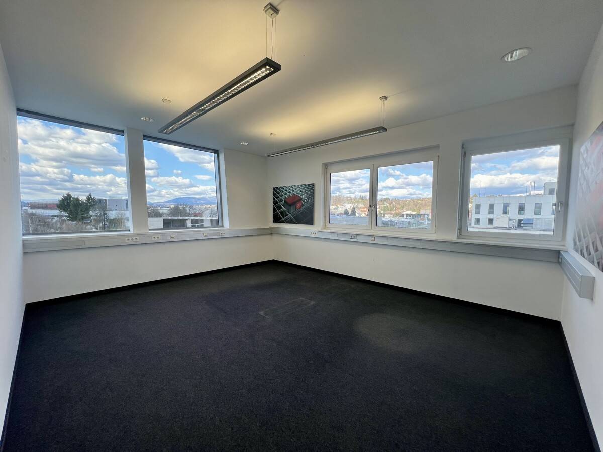 Helles Büro mit Fernwärme und Parkmöglichkeiten in Graz