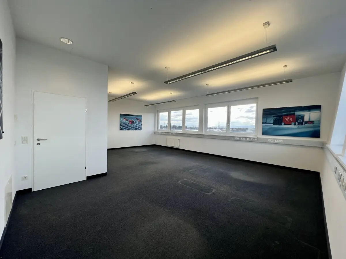 Bright Office with District Heating and Parking in Graz