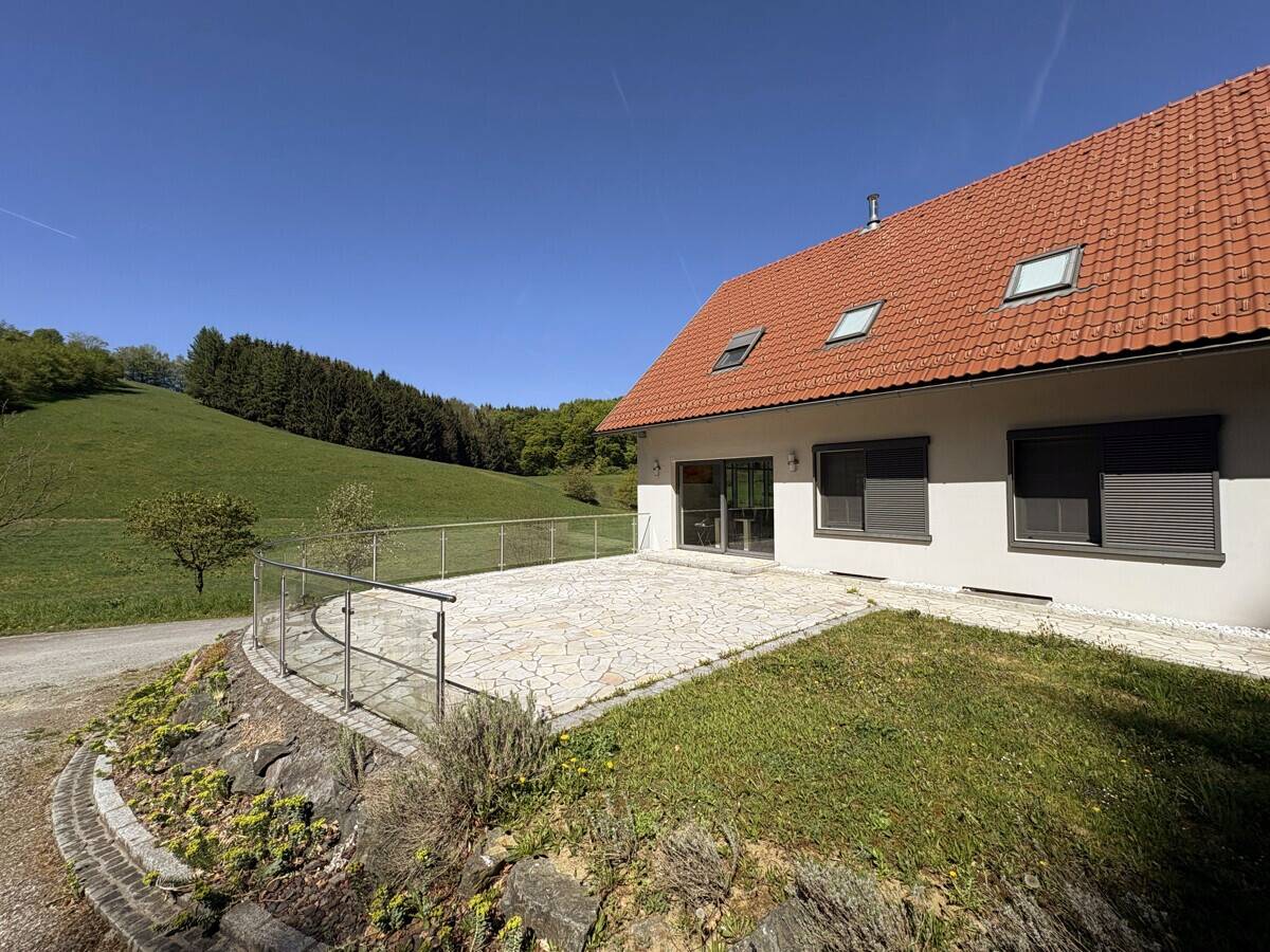 Großzügiges Anwesen mit Weitblick und Gartennutzung
