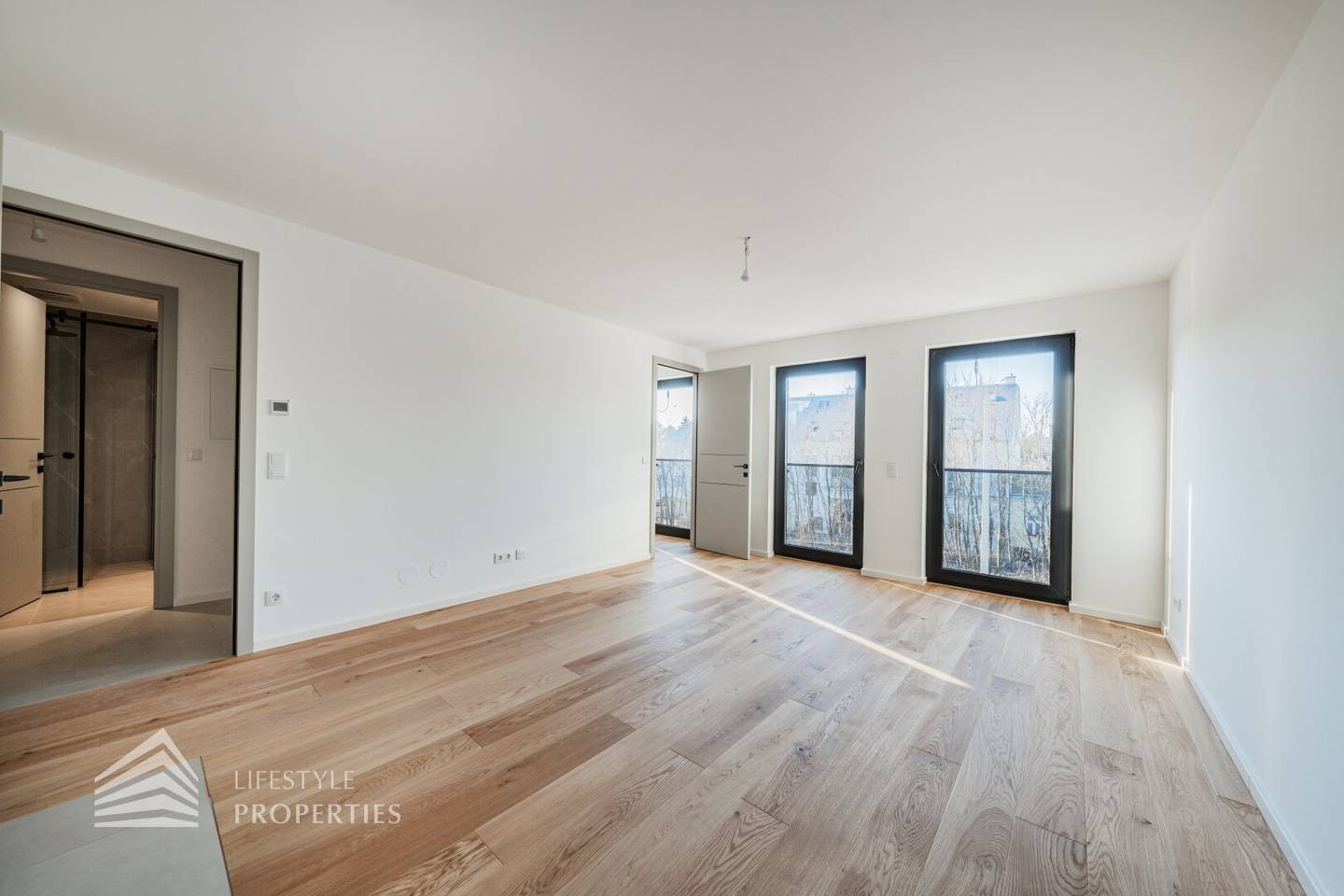 First occupancy apartment bright kitchen Walk in shower