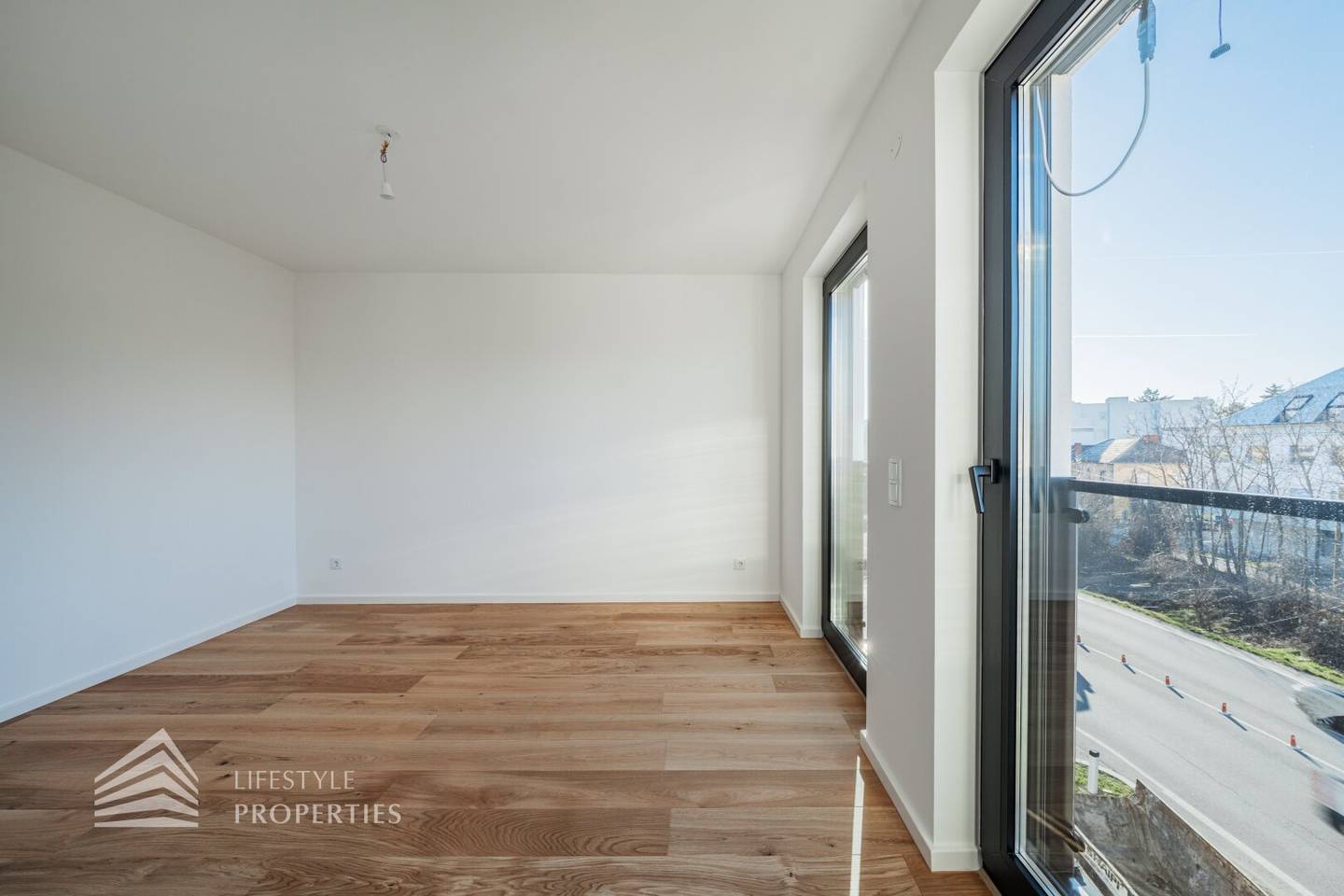 First occupancy apartment bright kitchen Walk in shower
