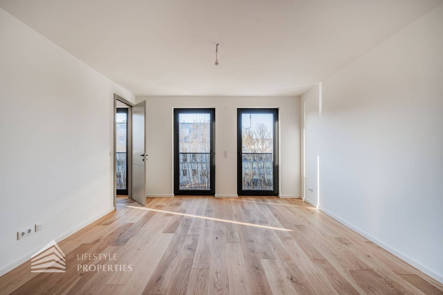 First occupancy apartment bright kitchen Walk in shower
