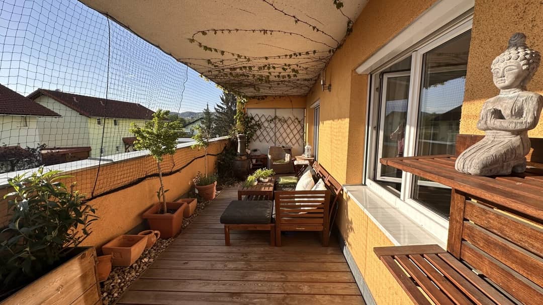 Neuwertige Wohnung mit Terrasse eigenem Eingang
