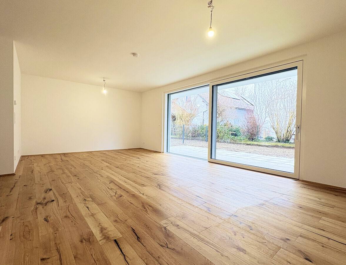 Helle Doppelhaushälfte mit Garten Terrasse und Balkon