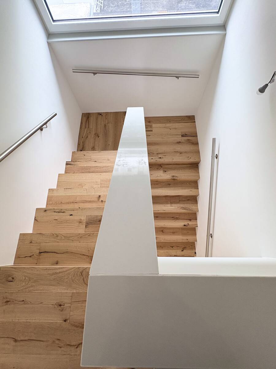 Helle Doppelhaushälfte mit Garten Terrasse und Balkon