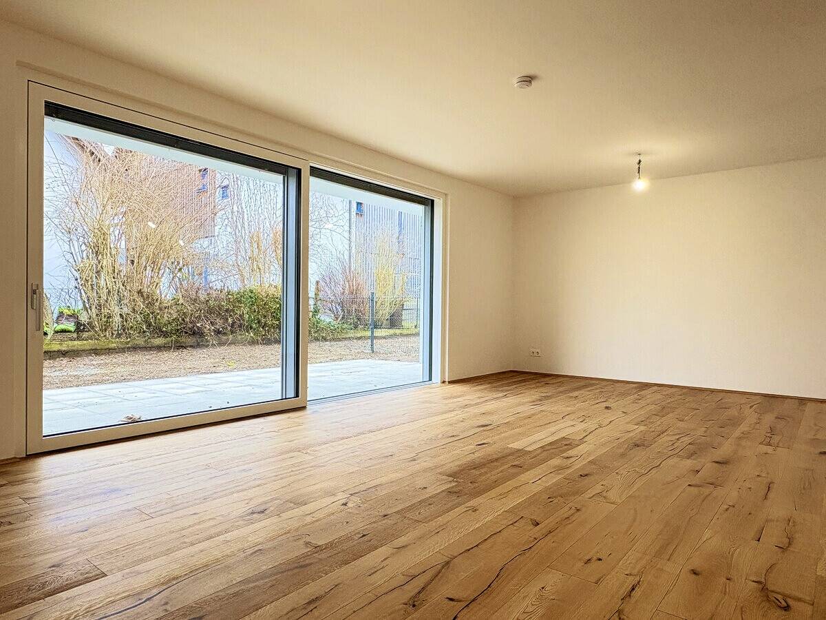 Helle Doppelhaushälfte mit Garten Terrasse und Balkon