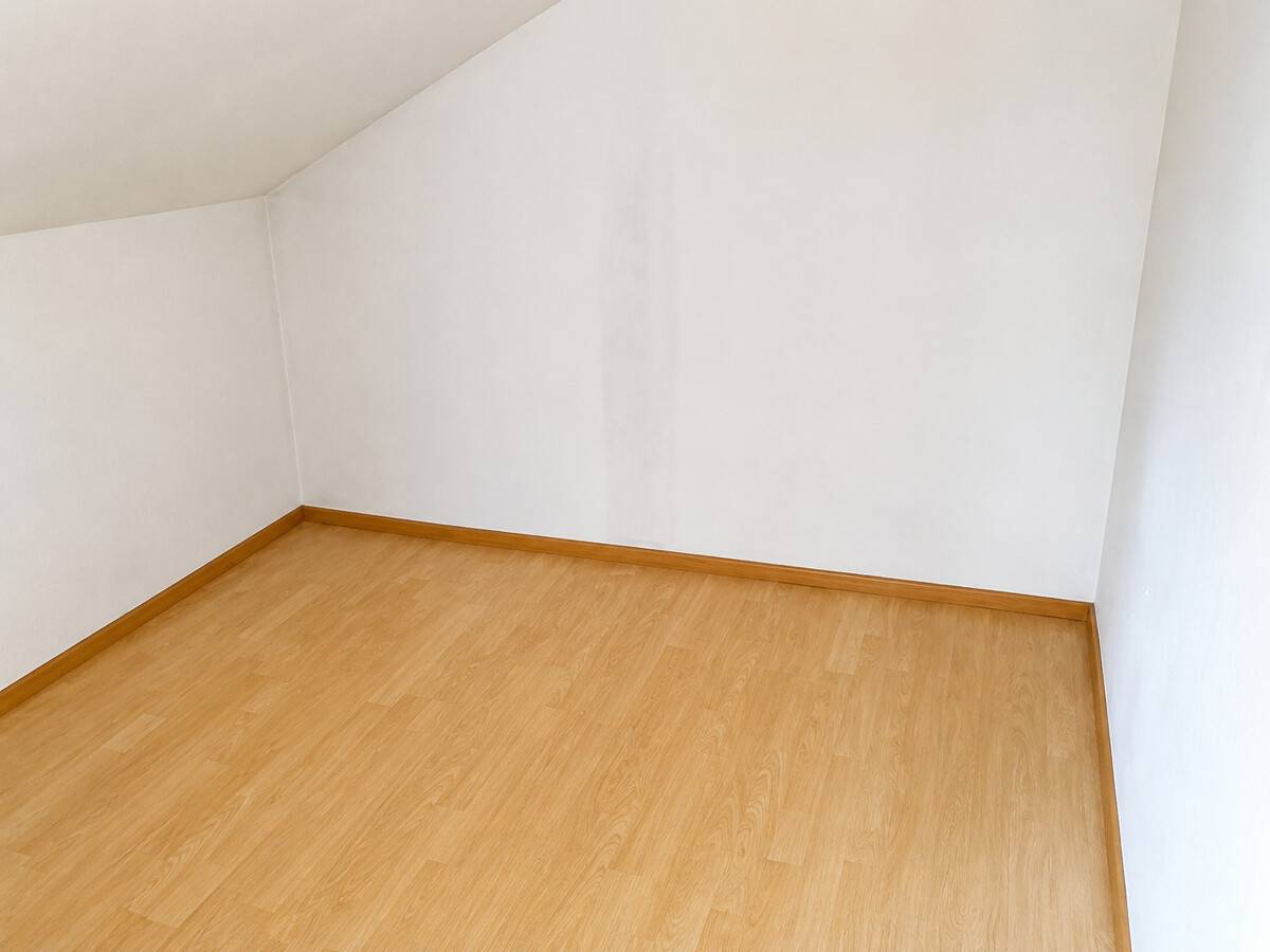 Großzügige Wohnung mit Einbauküche und Stellplatz