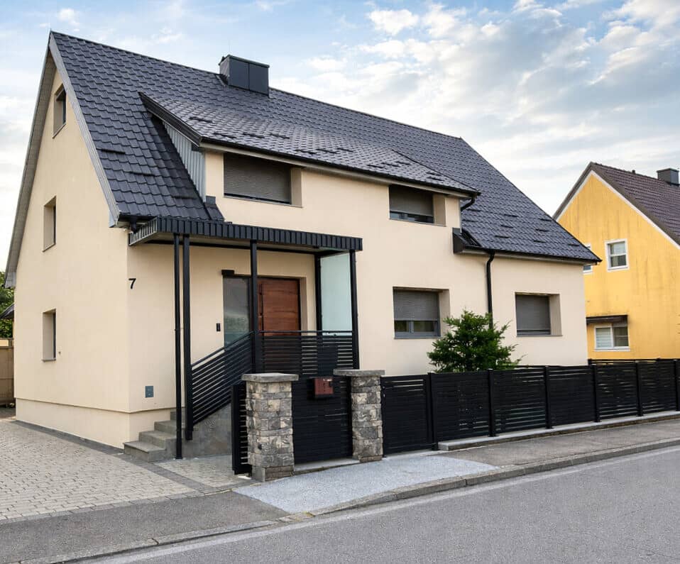 Kernsaniertes Einfamilienhaus mit Einliegerwohnung und Garten