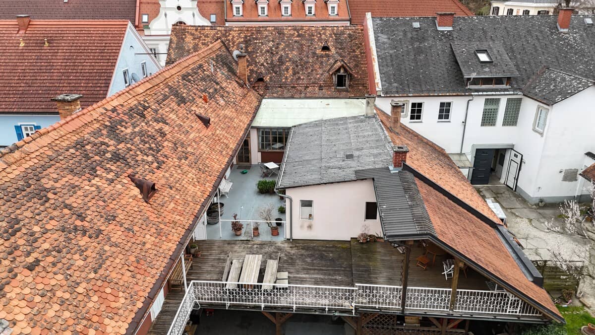 Wohn und Geschäftshaus mit Garten und Balkon in zentraler Lage