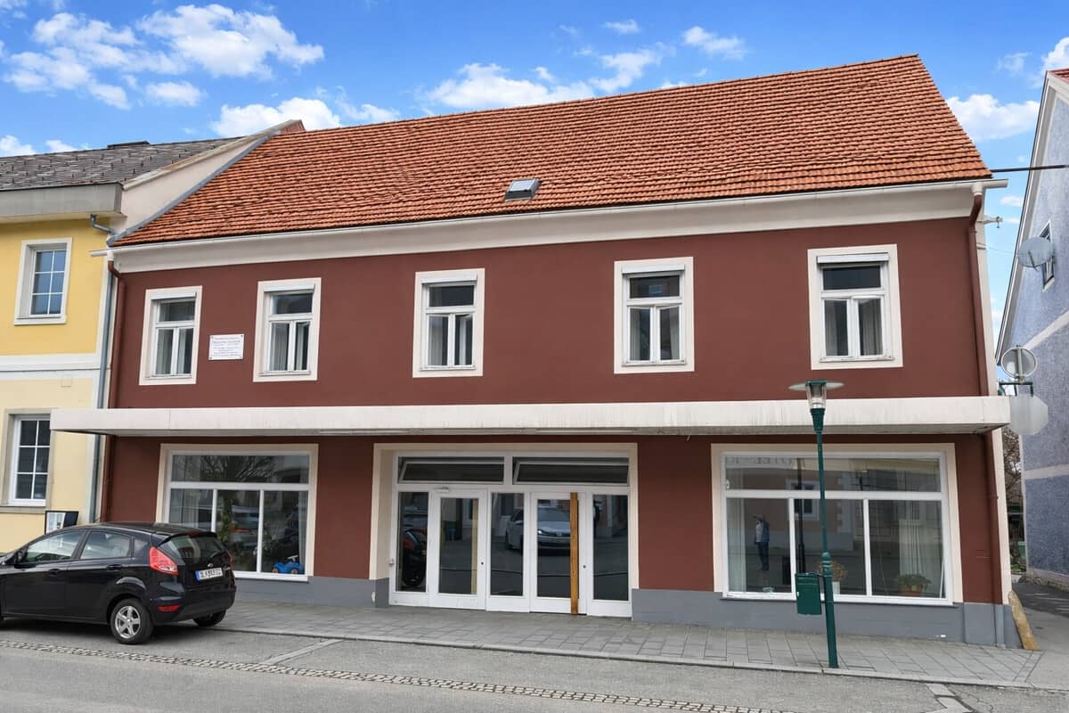 Wohn und Geschäftshaus mit Garten und Balkon in zentraler Lage