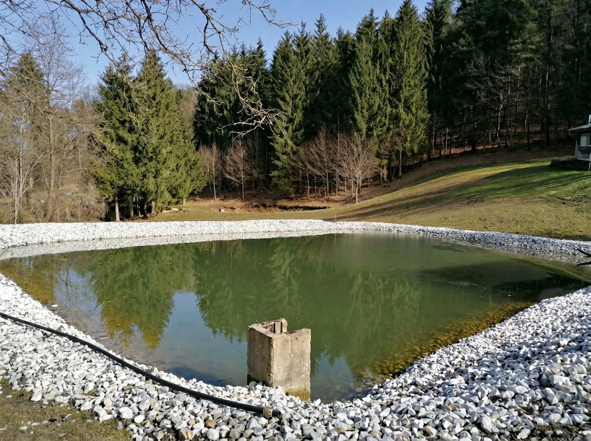 Freizeitgrundstück mit Fischteichen in ruhiger Lage