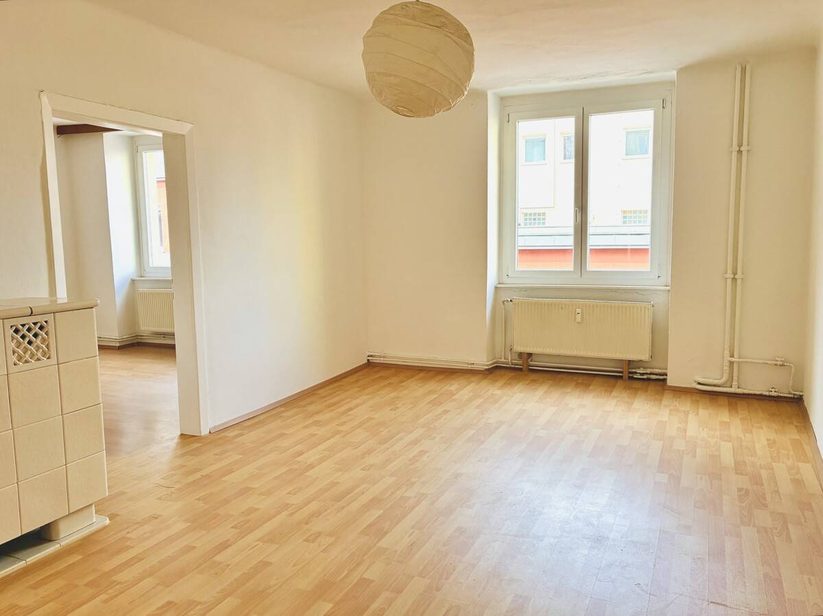 Helle Altbauwohnung mit Innenhof in zentraler Lage