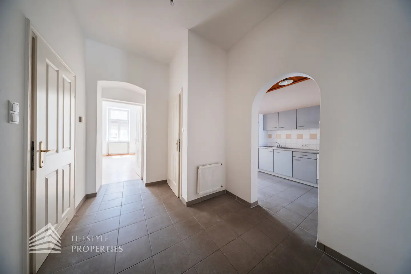 Bright old building apartment near Reumannplatz