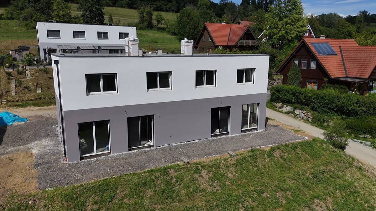 Helle Doppelhaushälfte mit Terrasse und Garten
