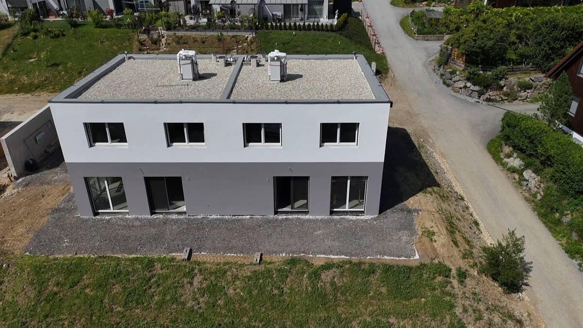 Helle Doppelhaushälfte mit Terrasse und Garten