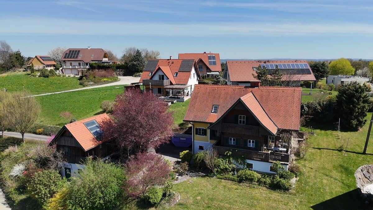 Charmantes Einfamilienhaus mit Gästehaus und Wintergarten