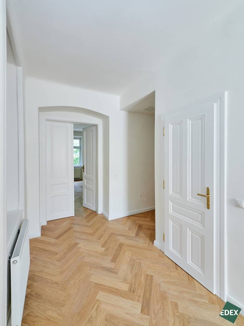 Altbauwohnung mit Balkonoption im Stuwerviertel