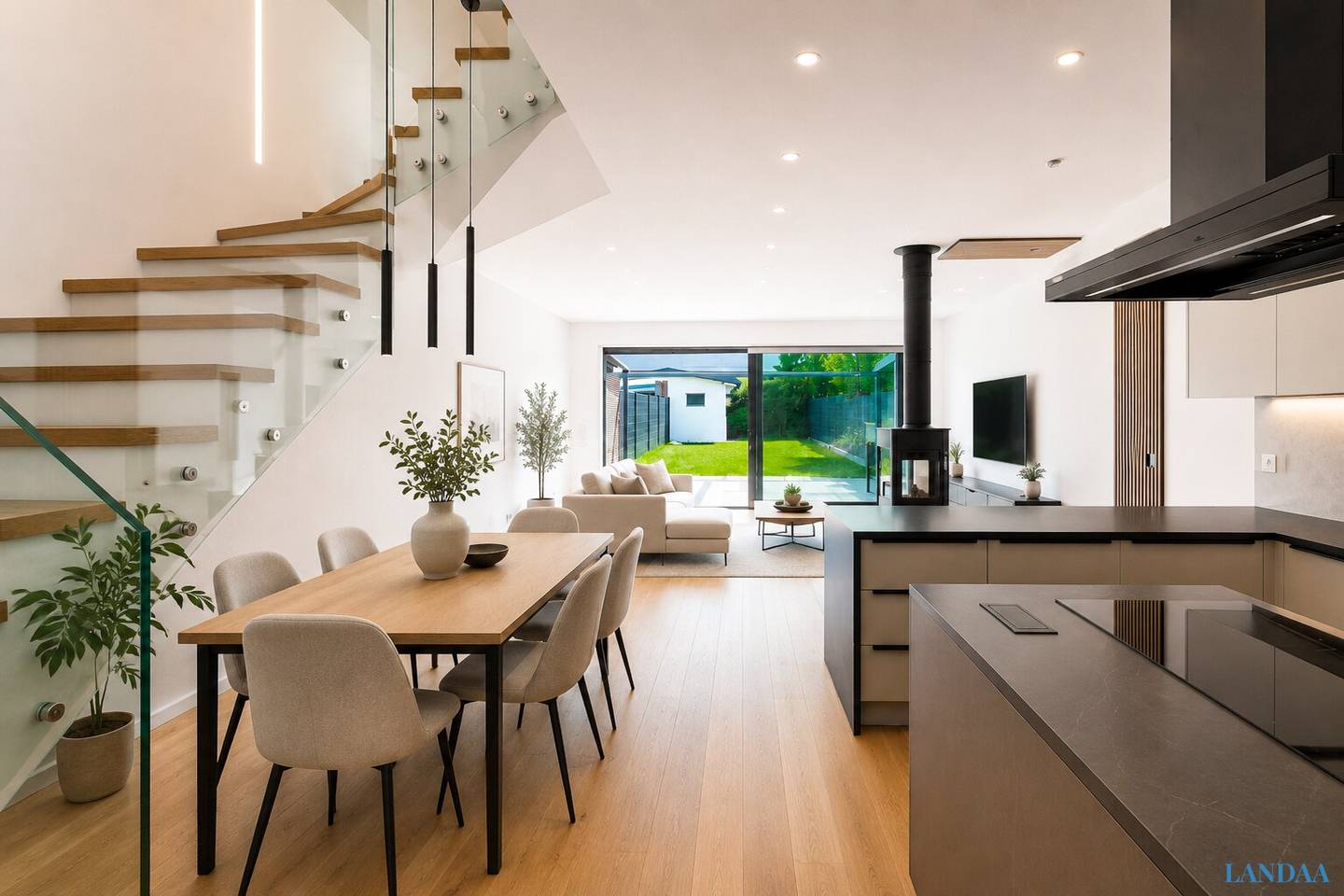 Bright semi-detached house with garden and terraces in Vösendorf