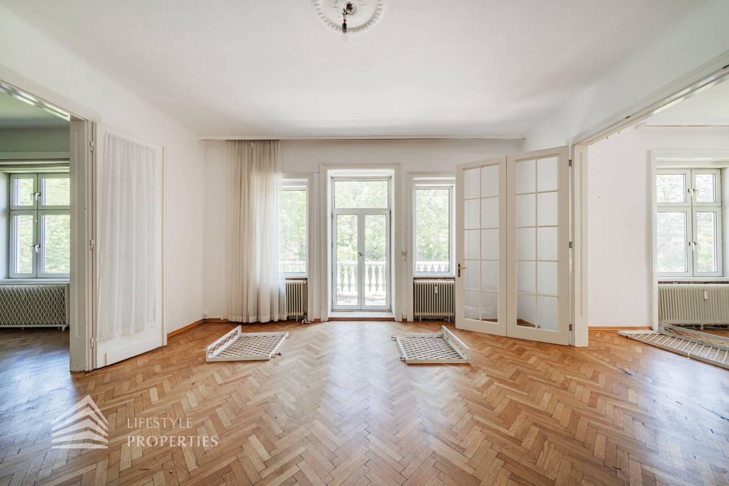 Historische Villa mit Studie für Ausbauprojekt in Grinzinger Bestlage