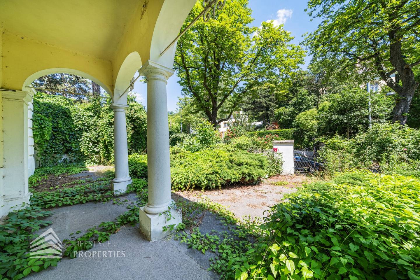 Historische Villa mit Studie für Ausbauprojekt in Grinzinger Bestlage