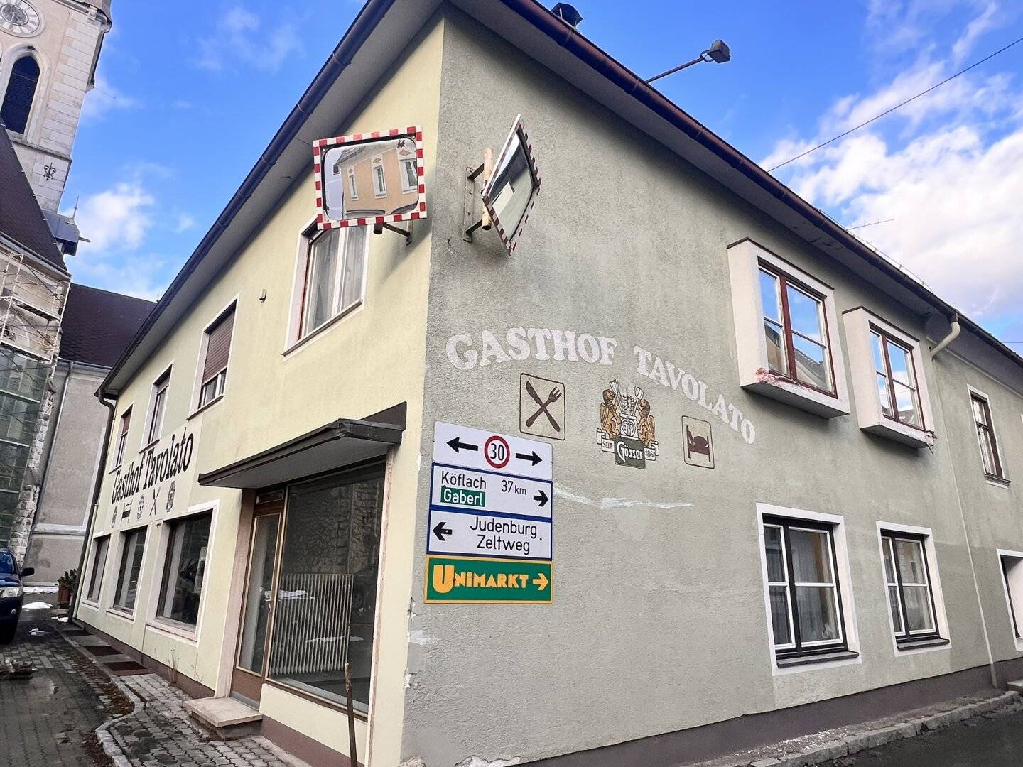 Geschäfts und Wohnhaus mit Terrasse und Garage in zentraler Lage