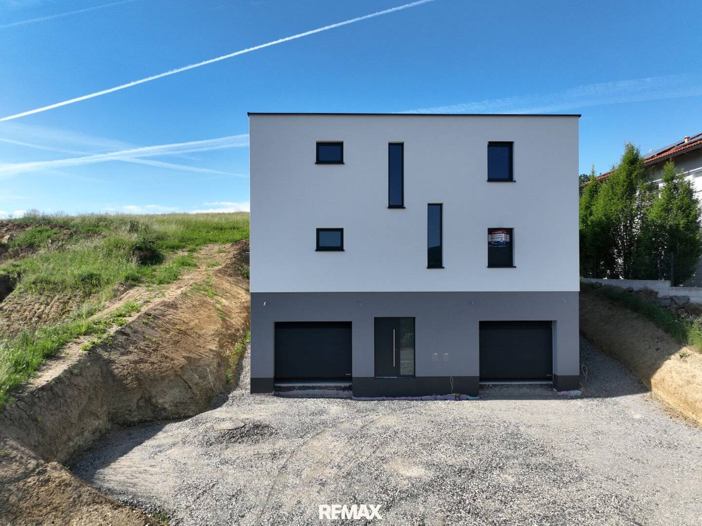 Modern single family home with spacious plot and garage