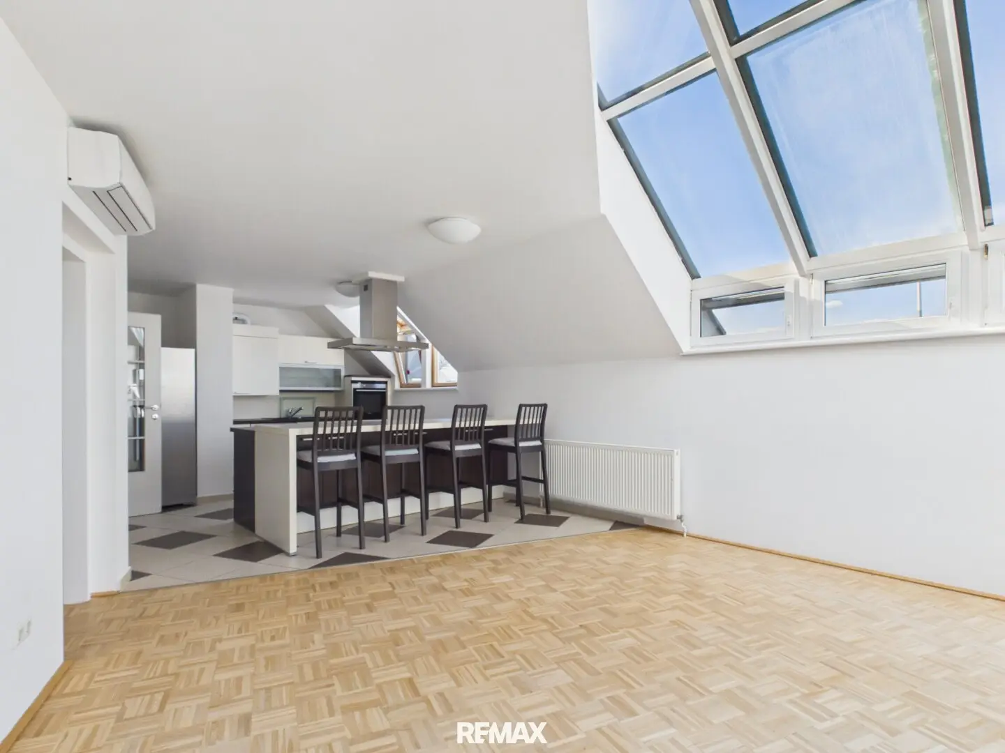 4-room attic maisonette apartment in Stammersdorf