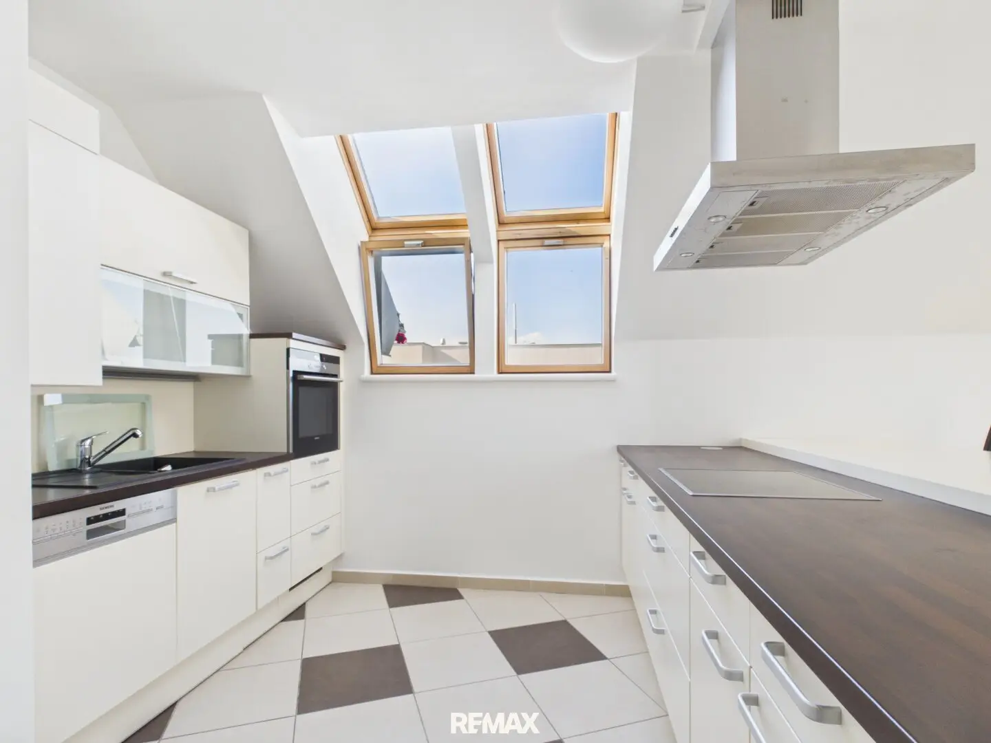 4-room attic maisonette apartment in Stammersdorf