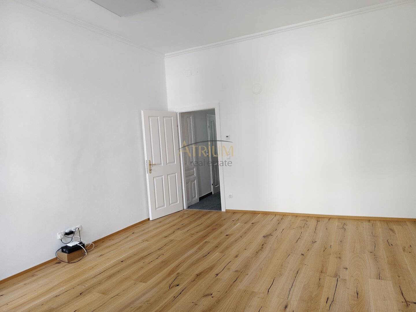 Apartment first occupancy after comprehensive renovation near U3 Johnstraße