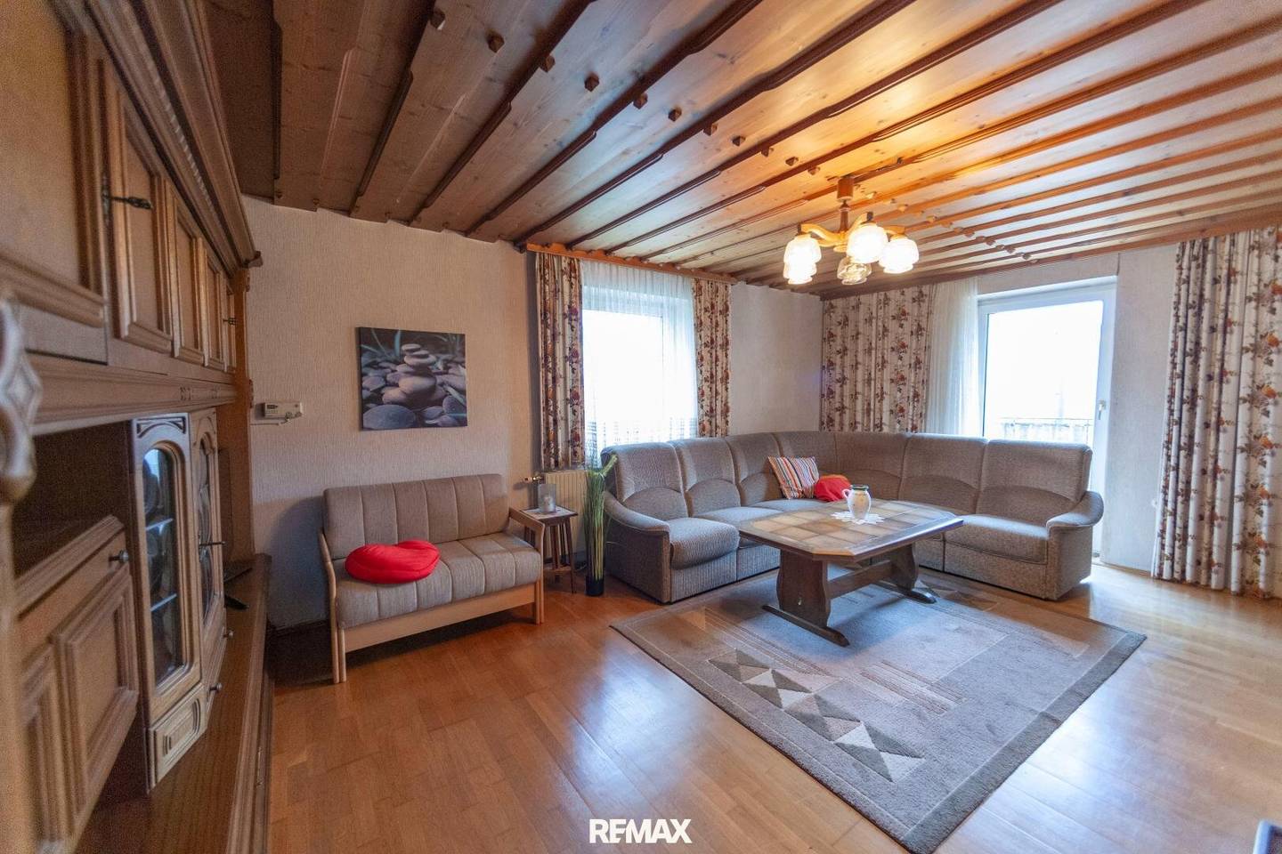 Geräumiges Zweifamilienhaus mit sonnigem Balkon und großem Garten