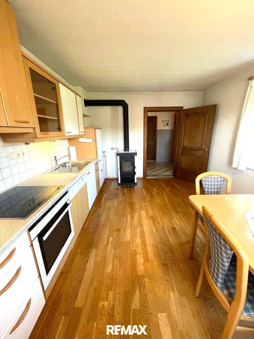 Geräumiges Zweifamilienhaus mit sonnigem Balkon und großem Garten