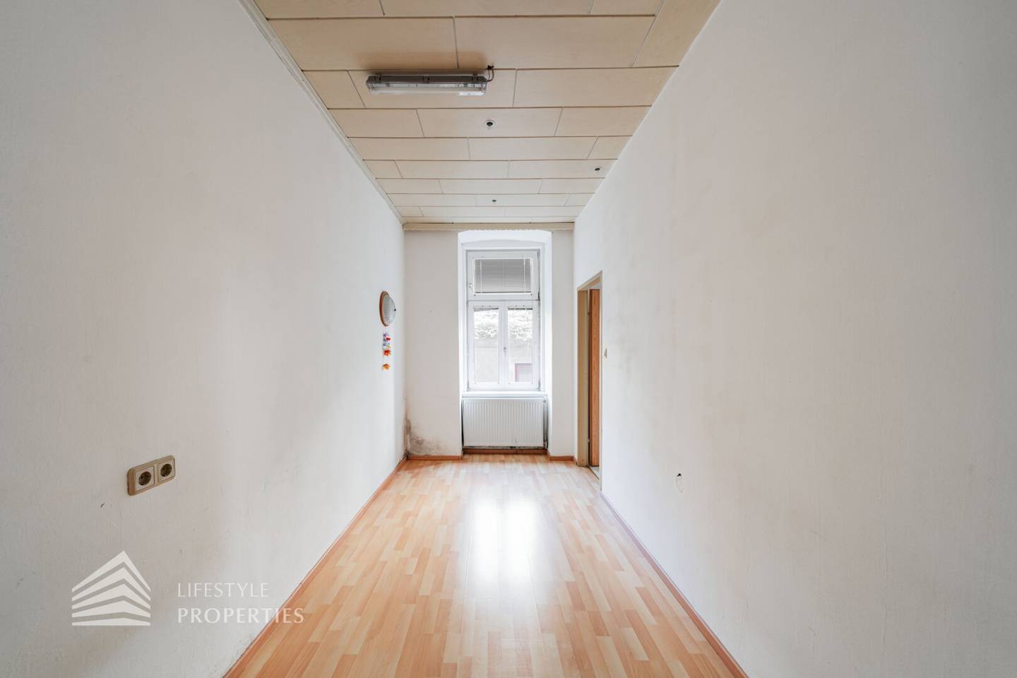 Old building apartment near Reumannplatz